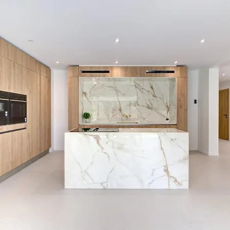 Brand New 6 Bedroom With Pool