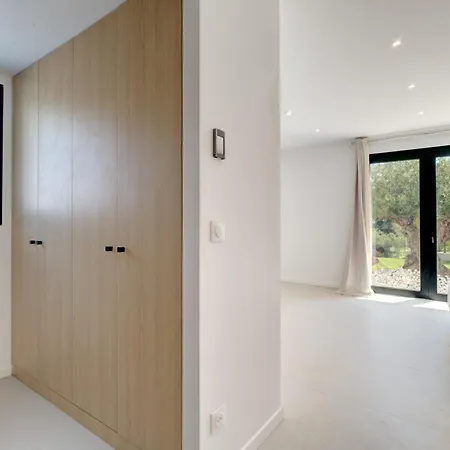 Brand New 6 Bedroom With Pool Villa *