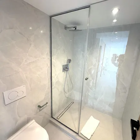 Brand New 6 Bedroom With Pool Villa *