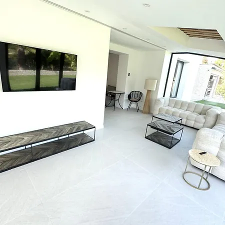 Villa Brand New 6 Bedroom With Pool