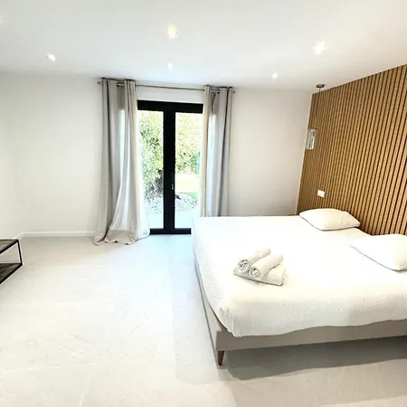 Villa Brand New 6 Bedroom With Pool *